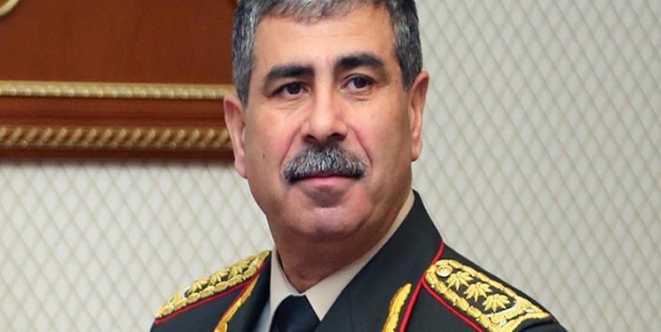 وزير الدفاع الأذربيجاني يعتزم زيارة إيران