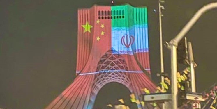 ماجرای نمایش پرچم چین روی برج آزادی در شب پیروزی انقلاب اسلامی چیست؟