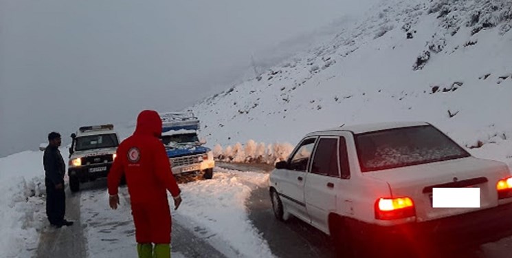 امدادرسانی به ۱۶۰ مسافر گرفتار در برف و کولاک «جوین» سبزوار