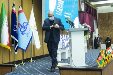 جواد اوجی وزیر نفت در آیین افتتاحیه پانزدهمین نمایشگاه بین‌المللی ایران پلاست