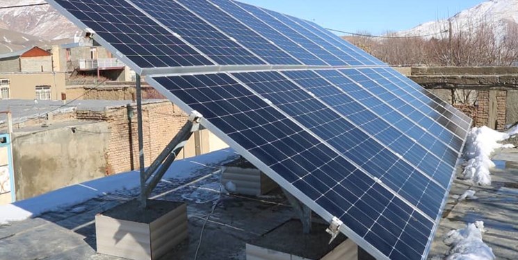پنل خورشیدی با تسهیلات کم بهره به زنان سرپرست خانوار شیروان واگذار شد