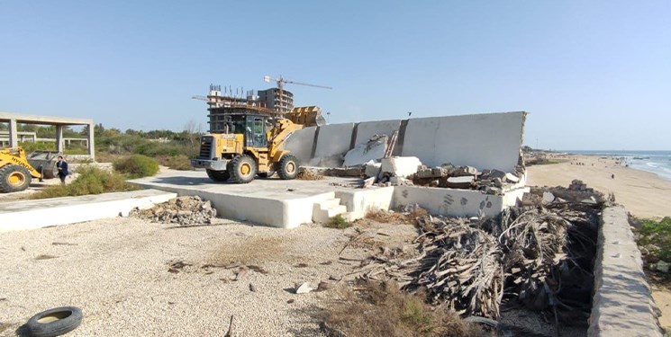 رفع تصرف بیش از ۱۰ کیلومتر از سواحل جزیره قشم/ تخریب دیوار ویلا‌های اختصاصی دولتی