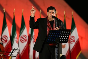 اجرای موسیقی توسط سالار عقیلی در جشن ۴۳ سالگی انقلاب اسلامی در برج آزادی