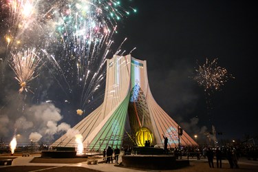 نورافشانی  جشن ۴۳ سالگی انقلاب اسلامی در برج آزادی