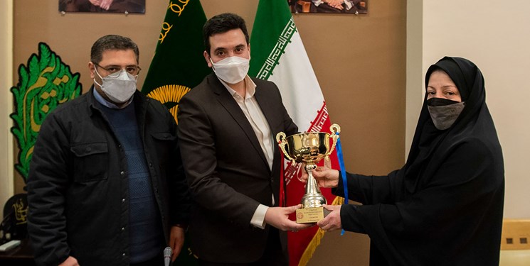 اهدای مدال‌های قهرمان کاراته به موزه آستان قدس رضوی