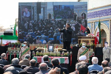 مدیحه سرایی حیدر خمسه در مراسم تشییع شهید حسین فغانی