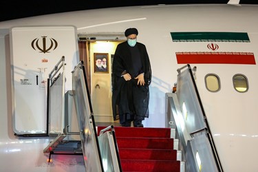 خروج رئیس جمهور از هواپیما