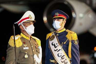 آمادگی یگان تشریفات ارتش برای مراسم استقبال از رئیس جمهور در بازگشت از قطر