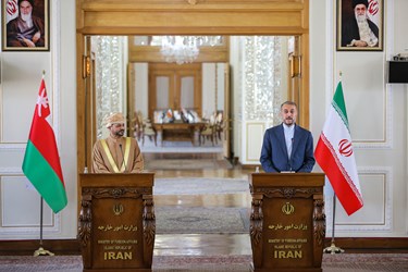 نشست خبری  وزرای خارجه ایران و عمان
