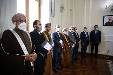 مقامات و هیئت ایرانی و عمانی حاضر در نشست خبری  وزرای خارجه ایران و عمان