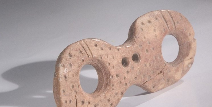 کشف عینک استخوانی متعلق به هزاره چهارم قبل میلاد در خسروشهر+ عکس