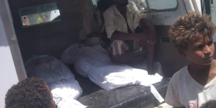 تظاهرات ضد اماراتی در یمن با جنازه‌های کشته‌ها+ عکس