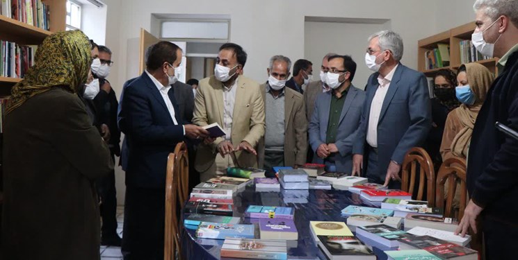 اولین رادیو کتاب استان فارس در آباده افتتاح شد