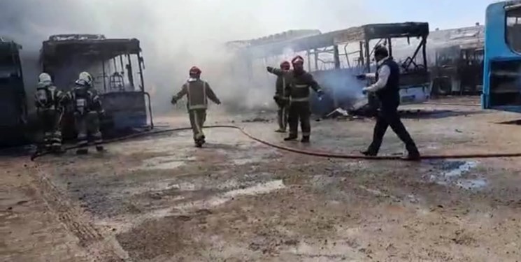 آتش‌سوزی تعمیرگاهی در جاده مخصوص تهران/ 13 اتوبوس در آتش سوختند