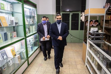 حضور محمدمهدی اسماعیلی وزیر فرهنگ و ارشاد اسلامی در موزه عبرت