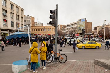 ازدحام مردم و ترافیک در خیابانهای مرکزی تبریز