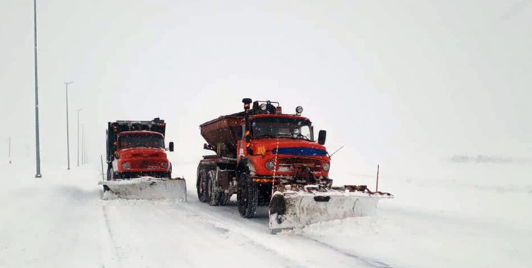 برف راه ارتباطی 110 روستای دلفان را قطع کرد