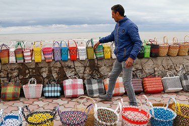 فروش اقلام صنايع دستی براي فروش در ساحل 
