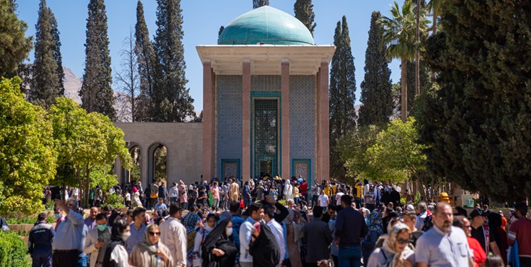 بررسی مشکلات و رفع موانع سرمایه‌گذاری در گردشگری فارس