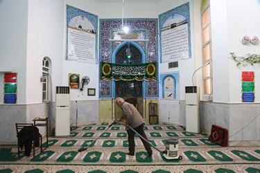 غبار روبی مساجد در آستانه ماه مبارک رمضان - قم‎