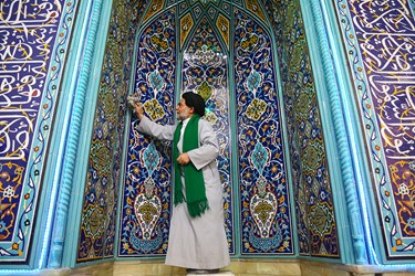 غبار روبی مساجد در آستانه ماه مبارک رمضان - قم‎