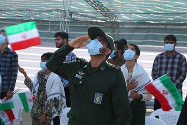 به اهتزاز درآوردن پرچم جمهوری اسلامی ایران