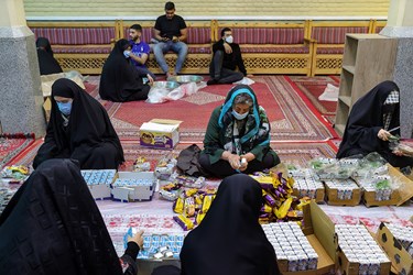 بسته بندی و اهدای افطاری ساده در مسجد صاحب الزمان محله اختیاریه تهران 