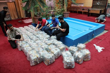 بسته های اهدای افطاری ساده در مسجد صاحب الزمان محله اختیاریه تهران 