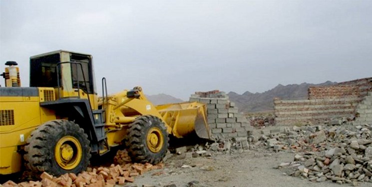 رفع تصرف ۴۷هزار متر مربع از اراضی دولتی و ملی در جزیره قشم + فیلم