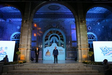 سید احسان باقری مدیر خانه عکاسان در مراسم شب چهره‌های سال هنر انقلاب