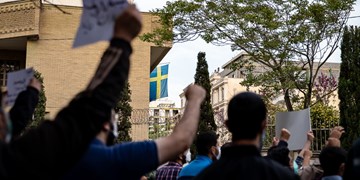 تجمع دانشجویان مقابل سفارت سوئد ||| در اعتراض به هتک حرمت قرآن کریم
