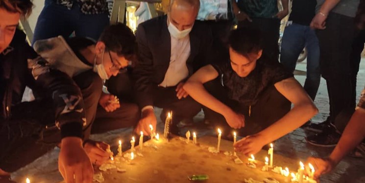 دانشجویان یزد به یاد شهدای دانش‌آموز افغانستان شمع افروختند