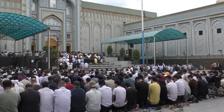 اقامه نماز عید فطر در تاجیکستان