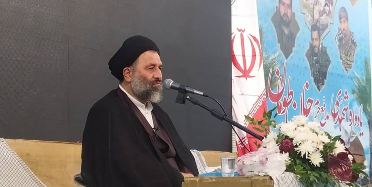 استقلال و عزت انقلاب اسلامی حفظ و به آیندگان تحویل داده شود
