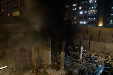مهار آتش هتل نیمه ساخته خیابان پزشکان شیراز
