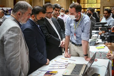 بازدید عیسی زارع‌پور وزیر ارتباطات و فناوری اطلاعات از رویداد کارآفرینی شرکت ملی پست