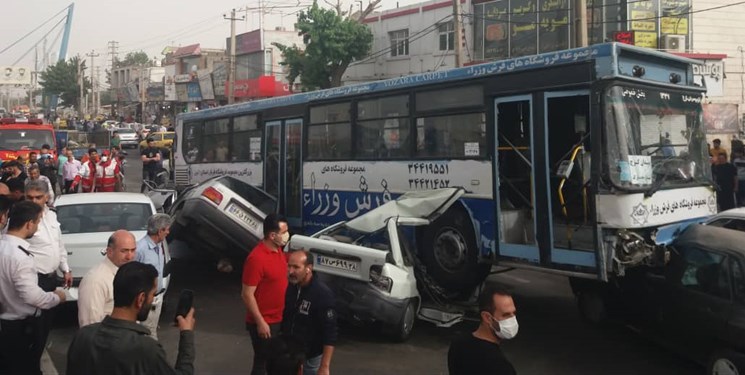 سرعت بالا، عجله و کم دقتی علت انحراف اتوبوس حادثه ساز حصارک