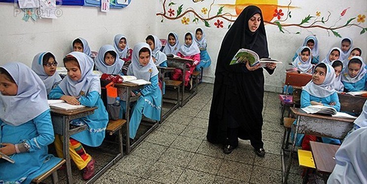 دانش‌آموزان بوشهری می‌توانند از لباس‌ فرم سال‌های قبل استفاده کنند