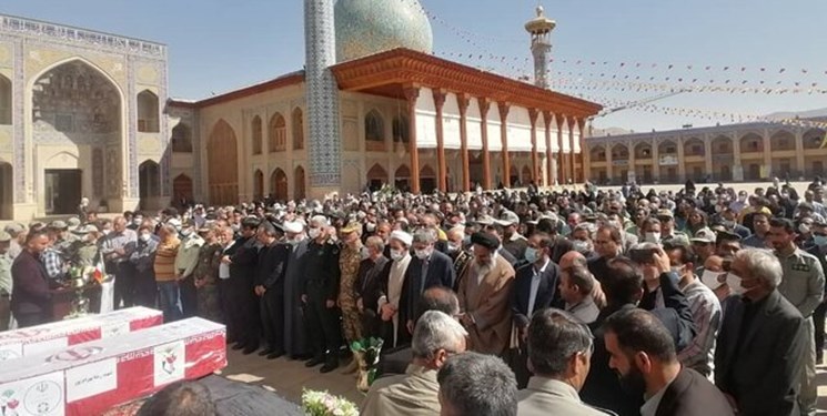 پیکر ۲ شهید عرصه محیط‌بانی در حرم مطهر شاهچراغ(ع) تشییع شد