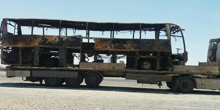 اتوبوس مسافربری در محور طبس کاملا در آتش سوخت