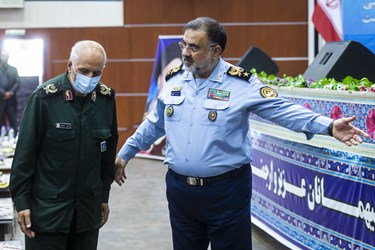 امیر سرتیپ خلبان حمید واحدی فرمانده نیروی هوایی ارتش در مراسم تقدیر از سازندگان مستند  پس از 22 سال