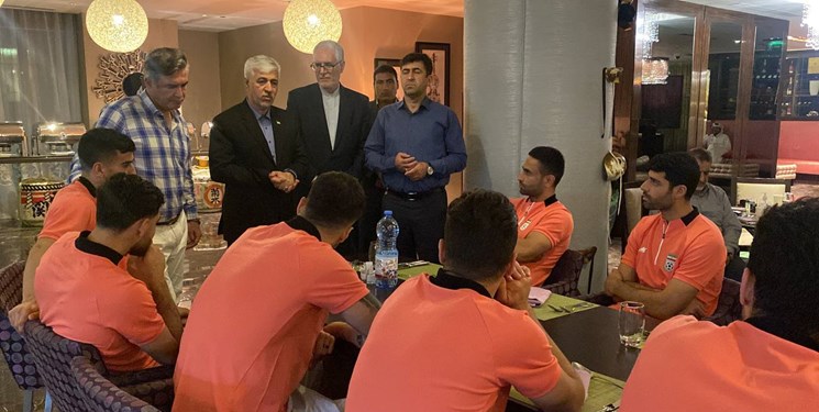 حضور وزیر ورزش در اردوی تیم‌ملی پس از بازی با الجزایر/ سجادی: همه ما به شما افتخار می‌کنیم