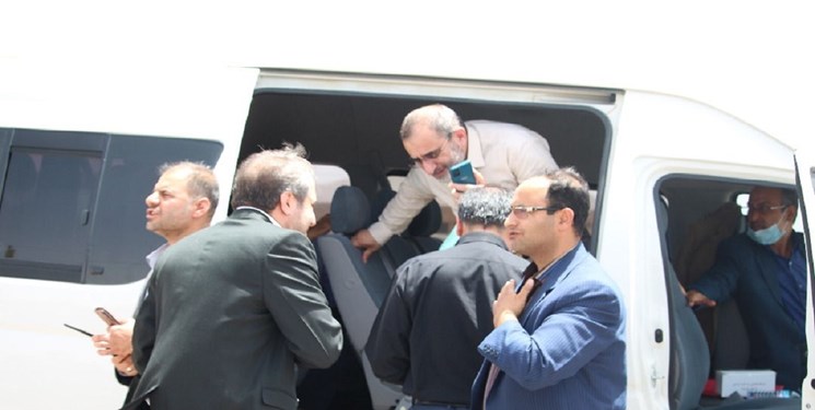 استاندار مرکزی بساط کاروان خودرویی مدیران را برچید/ وقتی مدیر ارشد استان به جای «لکسوس»با «ون» سفر می‌کند