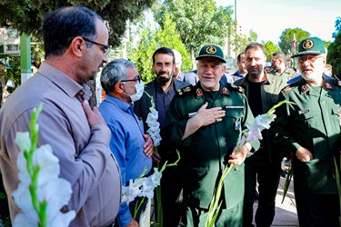 حضور سردارسرلشكر سیدیحیی رحیم صفوی  مشاور عالی فرمانده معظم كل قوا در گلزار شهدای اراک