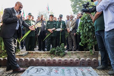 حضور سردارسرلشكر سیدیحیی رحیم صفوی  مشاور عالی فرمانده معظم كل قوا در گلزار شهدای اراک