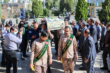 تشیع یک شهید گمنام در حاشیه اجلاسیه سنگرسازان بی سنگر استان مرکزی