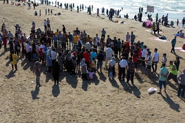 مسابقه طناب‌کشی در ساحل