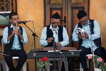 اجرای موسیقی محلی در جشنواره «دیار علویان»
