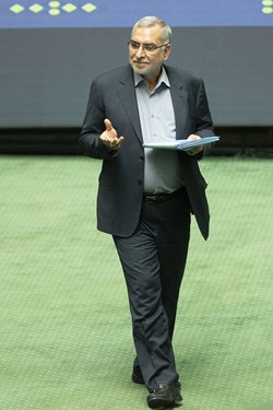  بهرام عین اللهی وزیر بهداشت، درمان و آموزش پزشکی در جلسه علنی مجلس