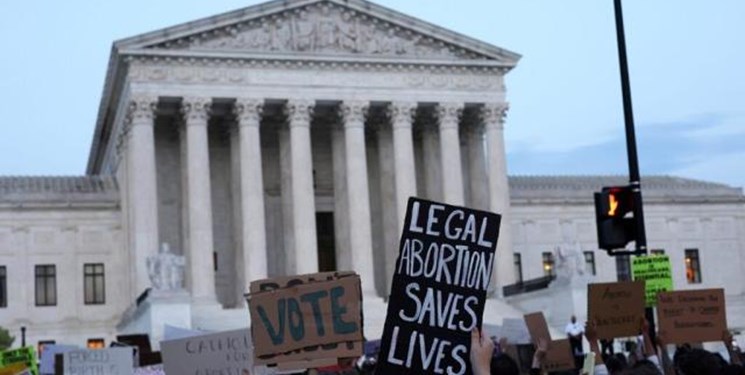هالیوود و دیوان عالی آمریکا بر سر سقط‌ جنین دست به یقه شدند/ بایدن حامی بی‌بندوباری و سقط در هر شرایطی!